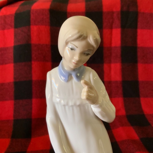 Tengra Mother with Baby in Basket - Picture 6 of 6